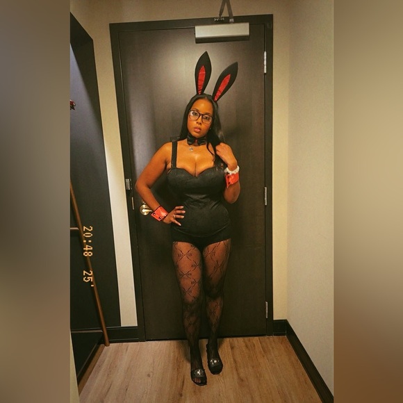 Like this to be notified of my live share shows 💕 - Picture 3 of 16